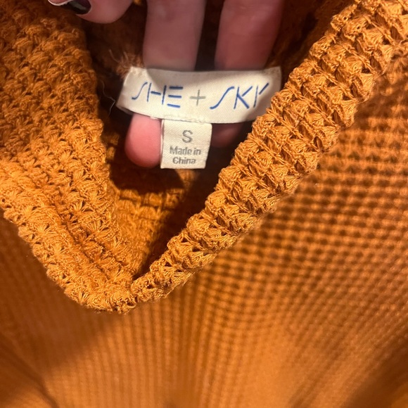 She + Sky Top - Picture 2 of 2